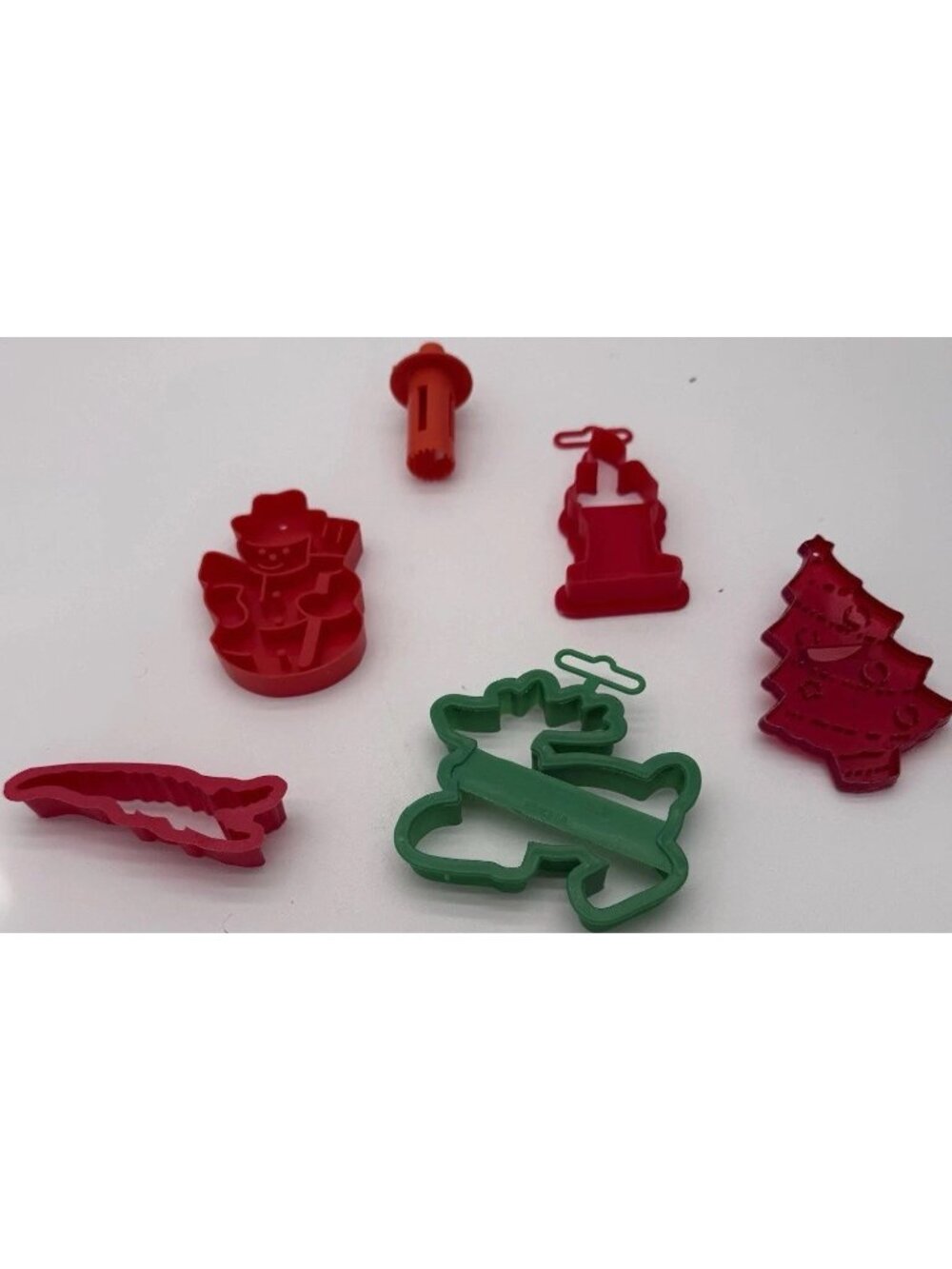 Vintage Christmas Cookie Cutters & Alligator Plastic Lot of 6